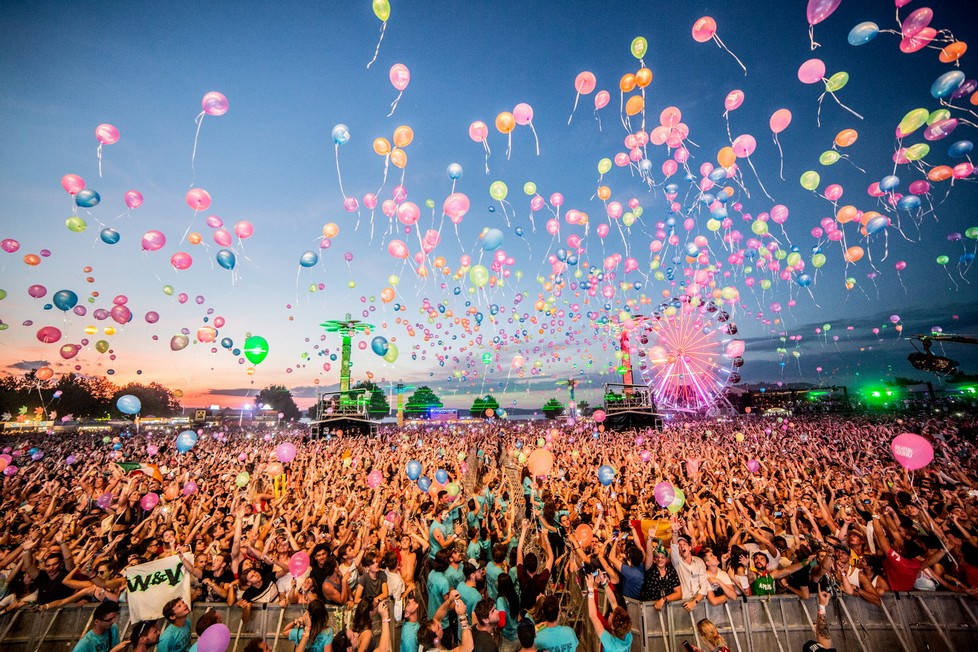 Photo: Sandor Csudai