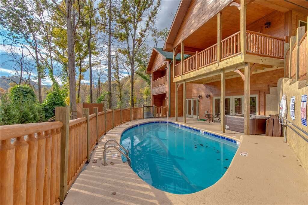 Smoky Mountain Splash Cabin