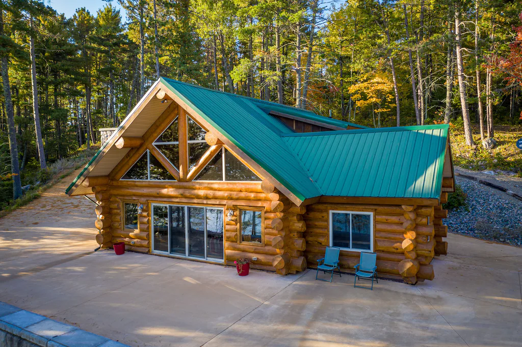 Stunning 4 Season Lake Burntside Log Cabin Minnesota