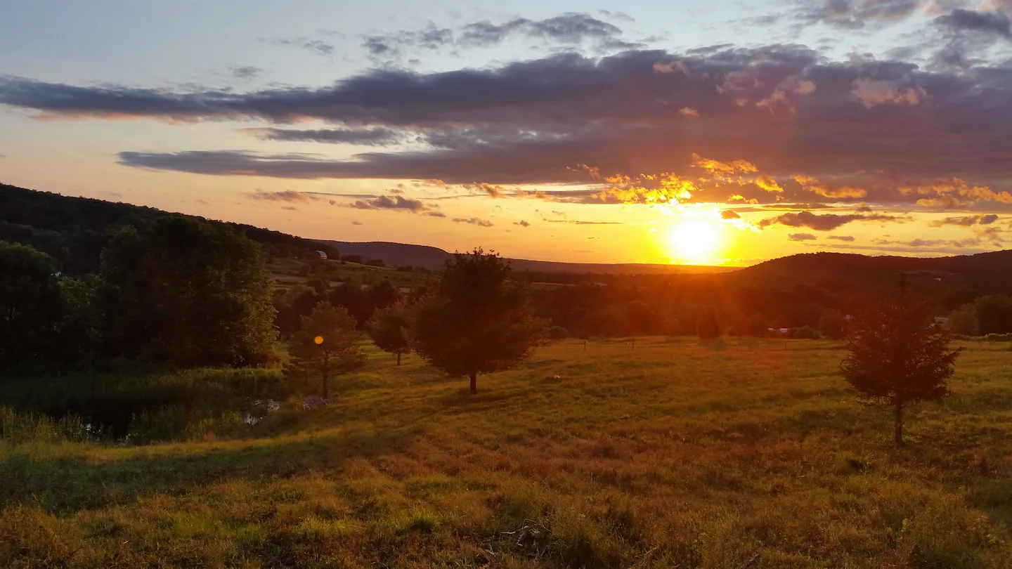 NY Glamping With a Gorgeous Sunset View